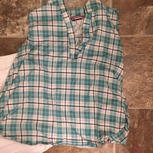 Adorable sleeveless shirt 2X